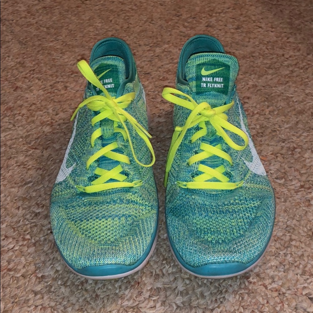 Nike Free TR FlyKnit Sneakers